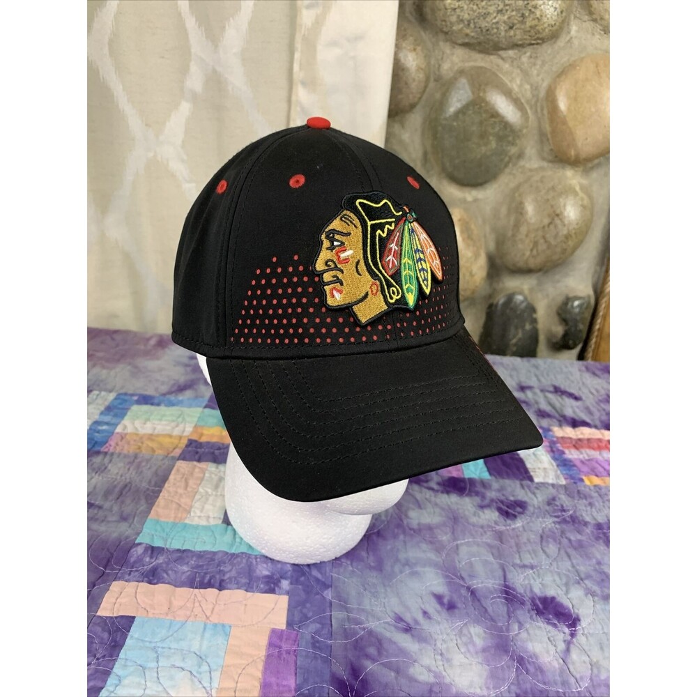 Chicago Blackhawks Fanatics Branded NHL Hockey Authentic Black Flex Hat Logo Dot